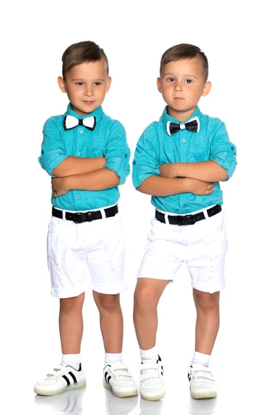 Zwei traurige gemini boys — Stockfoto