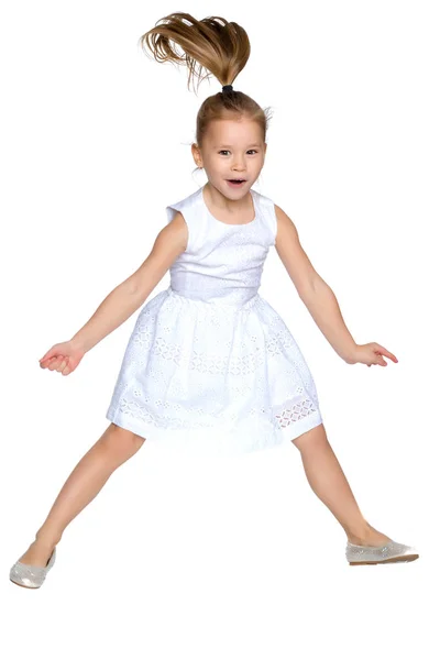 Маленька дівчинка стрибає . — стокове фото