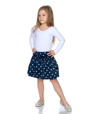 Küçük kız tam uzunlukta.