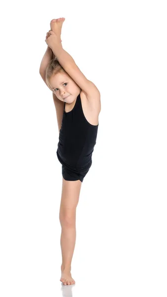 La gimnasta se equilibra en una pierna . —  Fotos de Stock