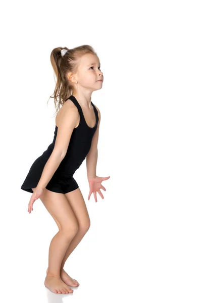 Lilla flickan hoppar. — Stockfoto