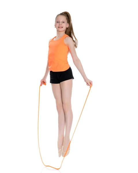 A girl gymnast performs exercises with a skipping rope. — Stock Photo, Image