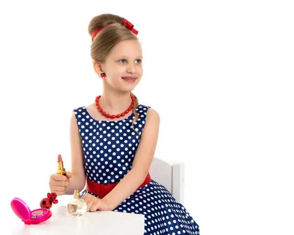 Little girl makes herself a make-up. — Stock Photo, Image