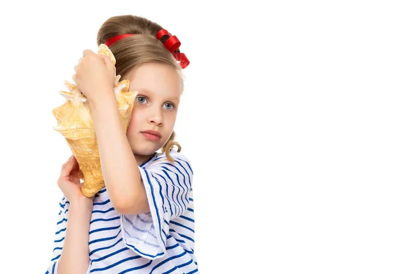 Little girl with sea shell — Stock Photo, Image