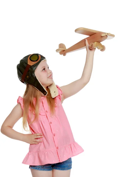 Маленька дівчинка з літаком в руці . — стокове фото