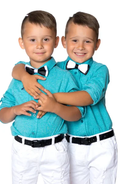 Dos niños pequeños de cerca . —  Fotos de Stock