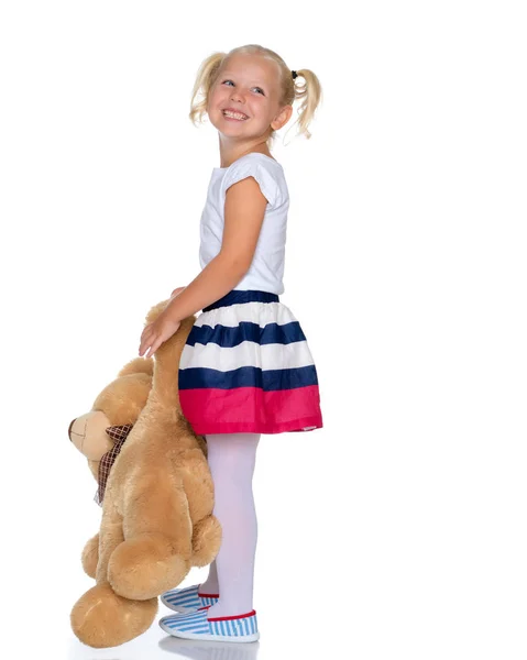 Petite fille avec ours en peluche — Photo