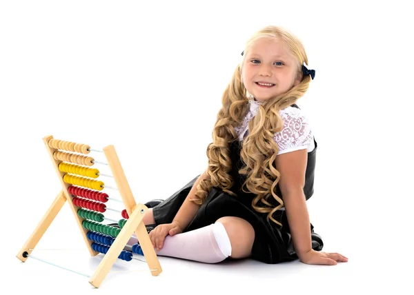 Dívka se počítá na abacus — Stock fotografie