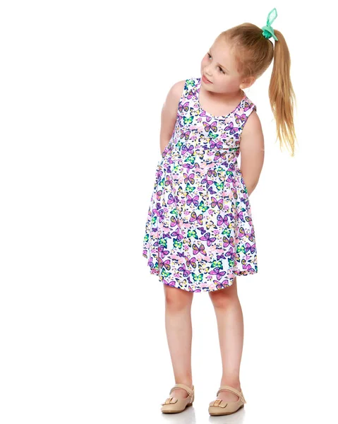 Het kleine meisje is full-length. — Stockfoto