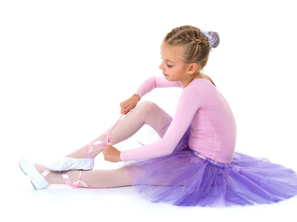 Meisje draagt ballet schoenen. — Stockfoto