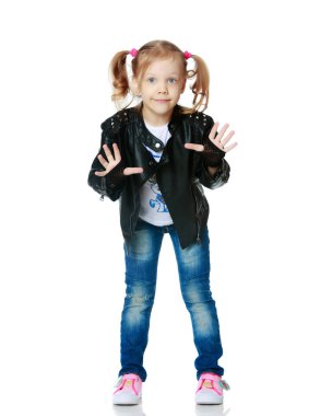 Küçük kız gesticulating.