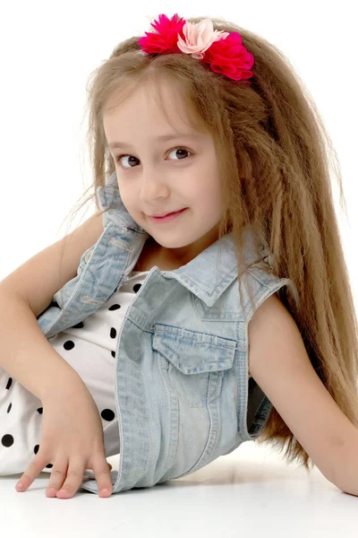 Porträt eines kleinen Mädchens in Nahaufnahme. — Stockfoto