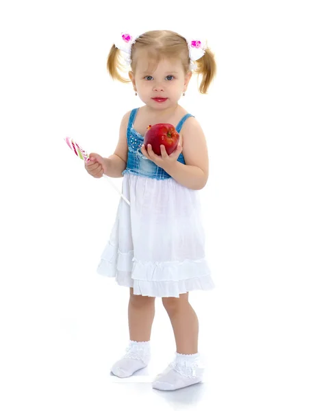 Niña con manzana — Foto de Stock