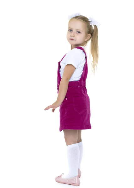 Klein meisje in een elegante jurk. — Stockfoto