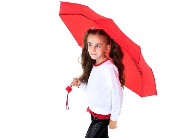 Kleines Mädchen unter einem Regenschirm. — Stockfoto