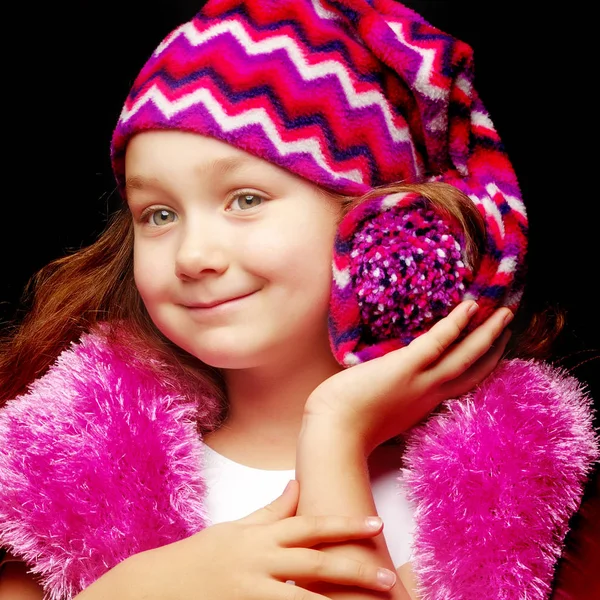 Menina em um chapéu e cachecol. — Fotografia de Stock
