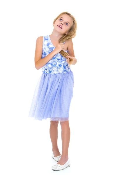 Dziewczynka w sukni, rozwijających się w wiatr. — Zdjęcie stockowe