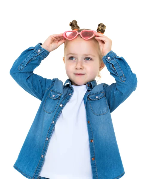 Meisje met zonnebril. — Stockfoto