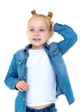 Küçük kız düşündüğü.