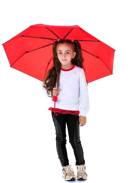 Kleines Mädchen unter einem Regenschirm. — Stockfoto