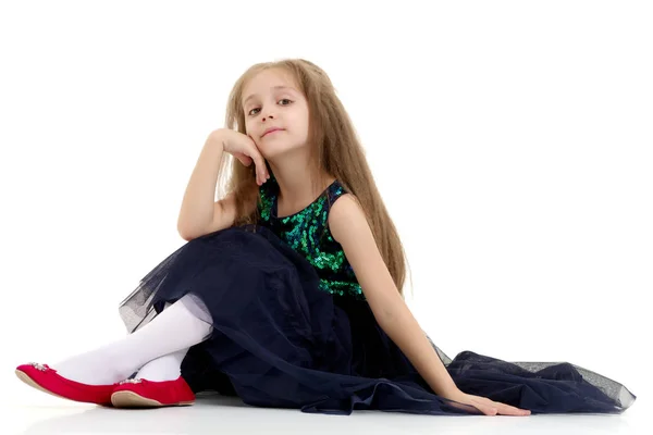 Little girl is sitting on the floor. — Stock Photo, Image
