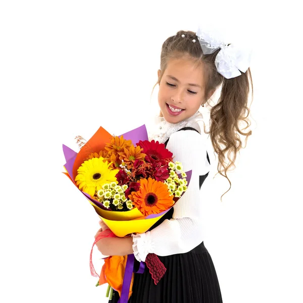 Menina com um buquê de flores — Fotografia de Stock