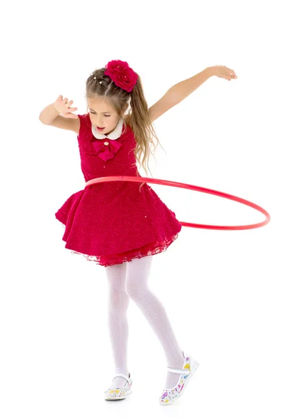 The little girl turns the hoop. — Stock Photo, Image