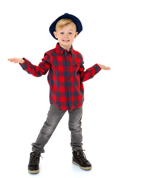 Malý chlapec v klobouku. — Stock fotografie