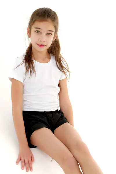 広告およびショートのための純粋な白い t シャツの少女. — ストック写真