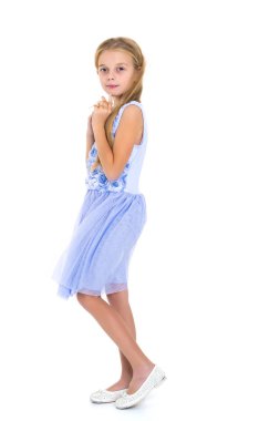 Küçük kız tam uzunlukta.