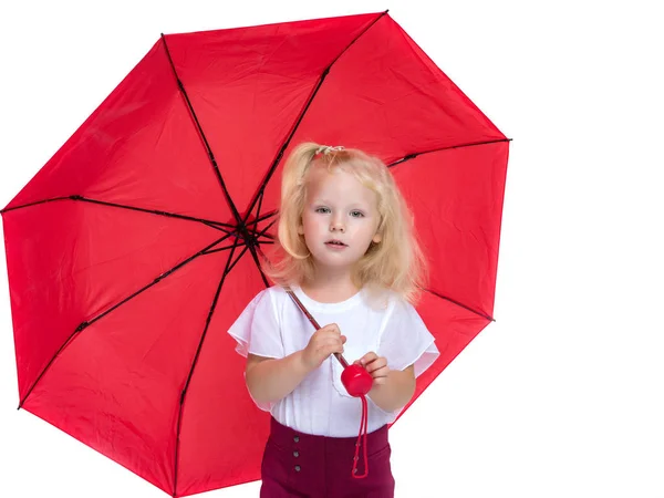 Kleines Mädchen unter einem Regenschirm. — Stockfoto