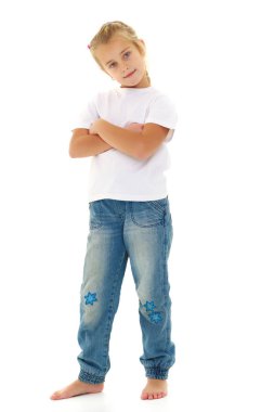 Reklam için beyaz tişörtlü küçük kız..