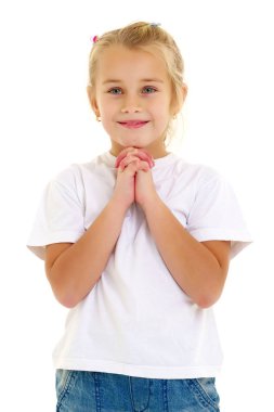 Küçük kız ellerini yüzüne doladı..