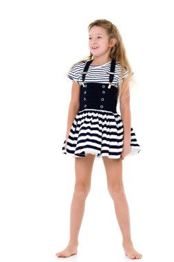 Küçük kız tam uzunlukta.