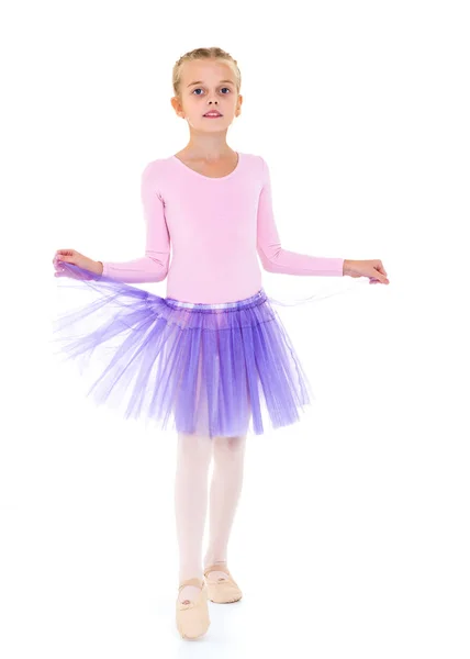 Kleine meisje ballerina voert dans. — Stockfoto