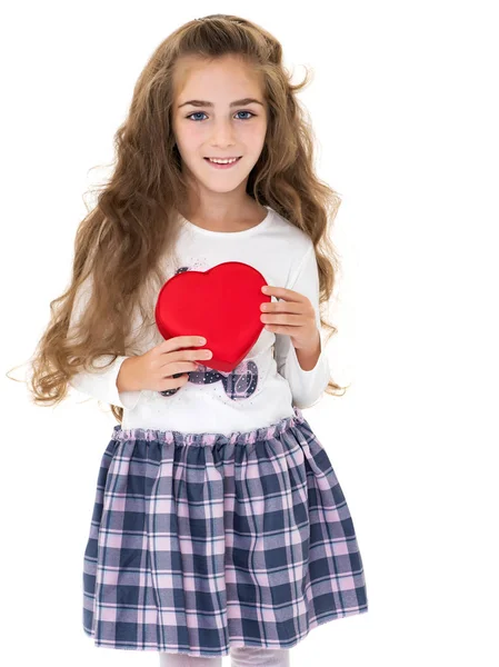 A little girl is holding a heart. — Stock Photo, Image