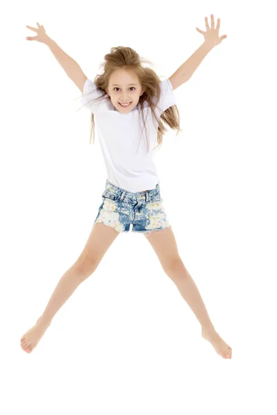 A little girl in a pure white t-shirt is jumping. The concept of — Stock Photo, Image
