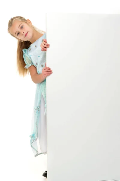 A little girl is looking from behind an empty banner. — Stock Photo, Image