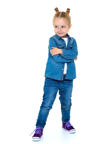 Маленька дівчинка в джинсовому костюмі . — стокове фото