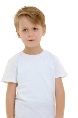 Üzgün küçük çocuk..