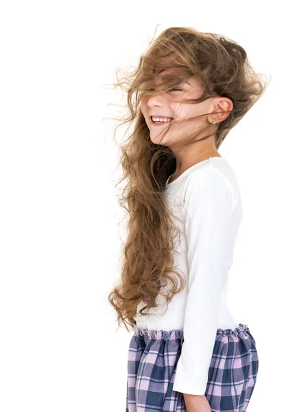 Niña en un vestido que se desarrolla en el viento . — Foto de Stock