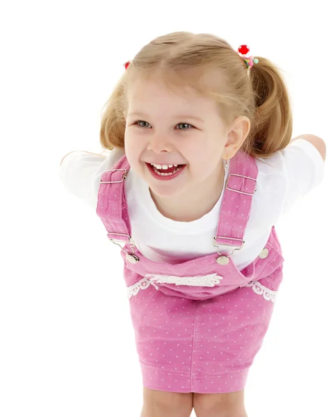 Schönes kleines Mädchen lacht. — Stockfoto