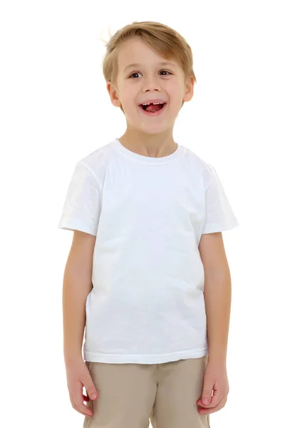 穿着纯白T恤的情绪化小男孩. — 图库照片