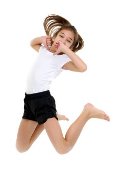 Küçük bir kız bir saf beyaz t-shirt atlıyor. Kavramı