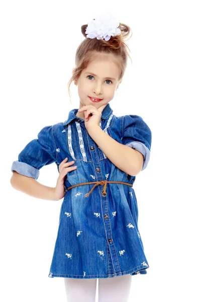 La bambina con il vestito blu . — Foto Stock