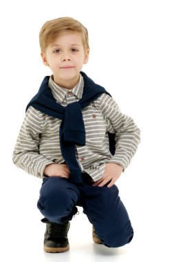 Küçük çocuk çömelme. 