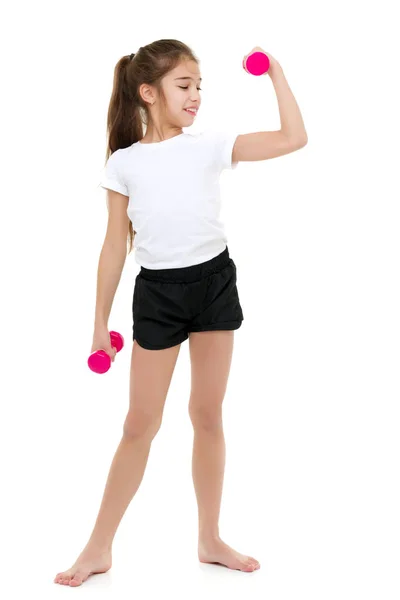 Menina fazendo exercícios com halteres. — Fotografia de Stock