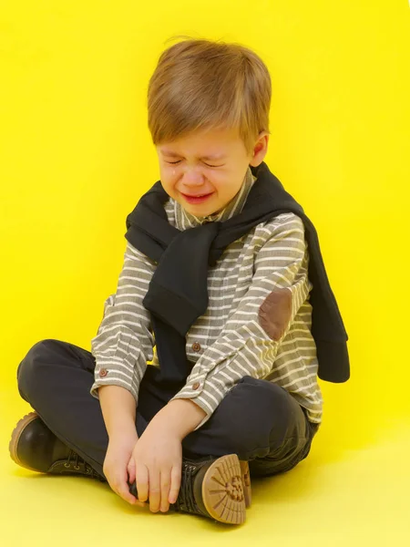 Il bambino piange con le lacrime . — Foto Stock