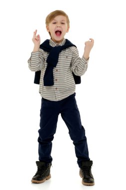 Küçük çocuk çığlıklar.