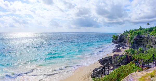 Panorama vackra havet och stranden. — Stockfoto